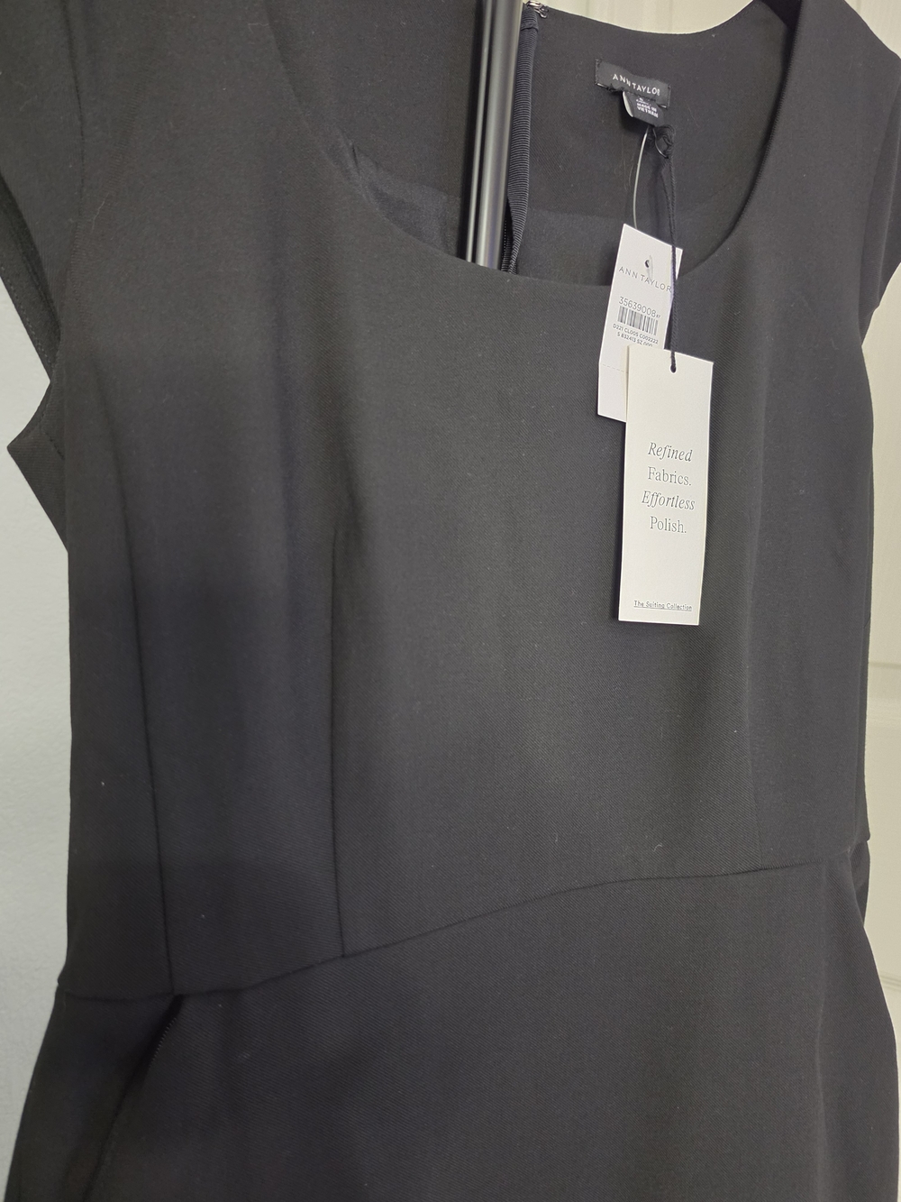 NWT Ann Taylor The Scoop Neck Sheath Dress in Bi-Stretch – Curvy Fit, Size 0 Bla - Picture 4 of 7